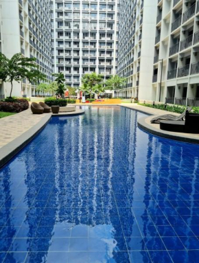 1 BR with Balcony & King Sized Bed near Mall of Asia